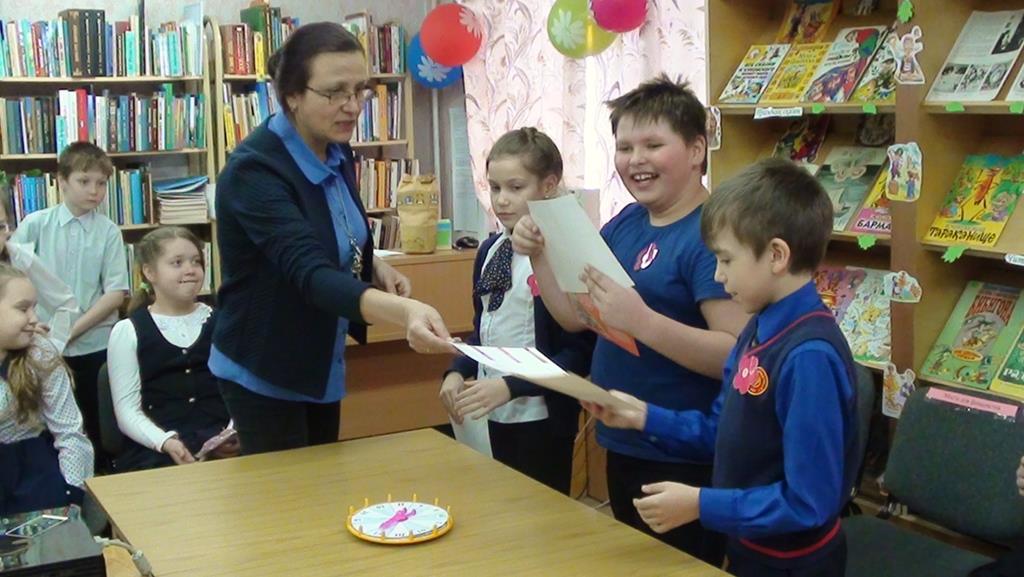 вручение призов второй тройке игроков.jpg вручение призов второй тройке игроков.jpg